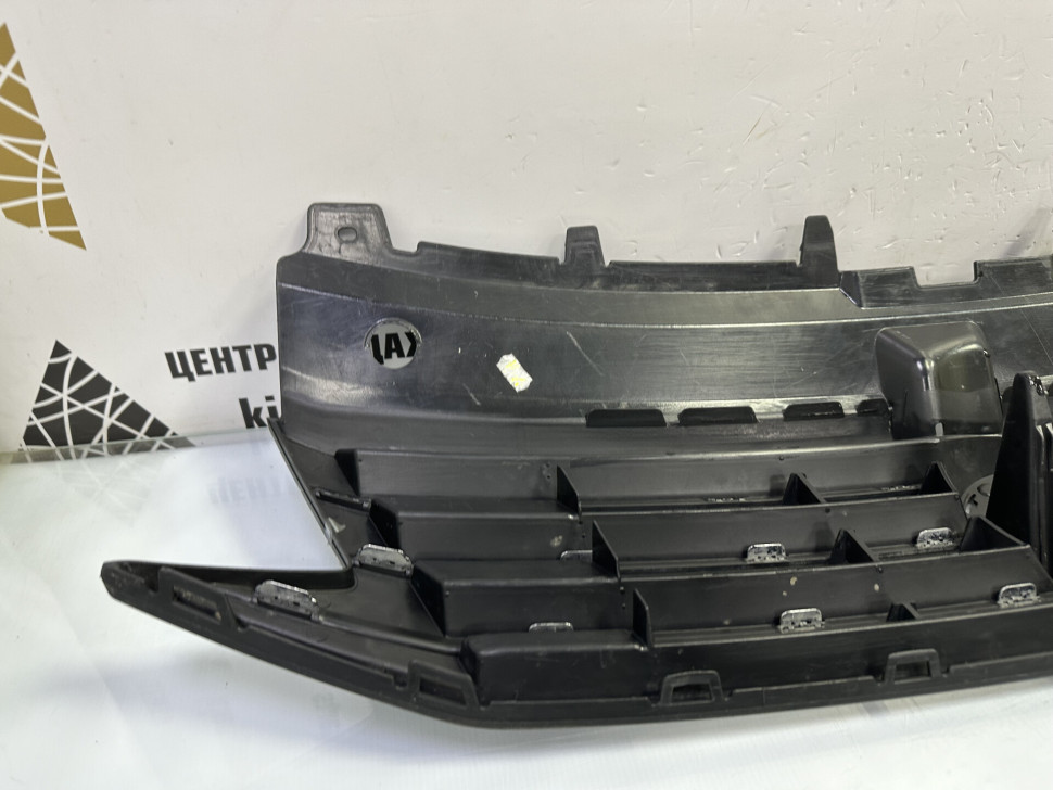 Решетка радиатора Volkswagen Polo 5 рестайлинг 2015 OEM 6RU853653B