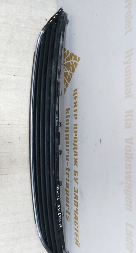 Решетка переднего бампера нижняя Volkswagen Golf 6 09-12 oem 5K0853677 Решетка переднего бампера нижняя Volkswagen Golf 6 09-12 oem 5K0853677