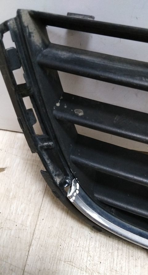 Решетка переднего бампера нижняя Volkswagen Golf 6 09-12 oem 5K0853677 Решетка переднего бампера нижняя Volkswagen Golf 6 09-12 oem 5K0853677