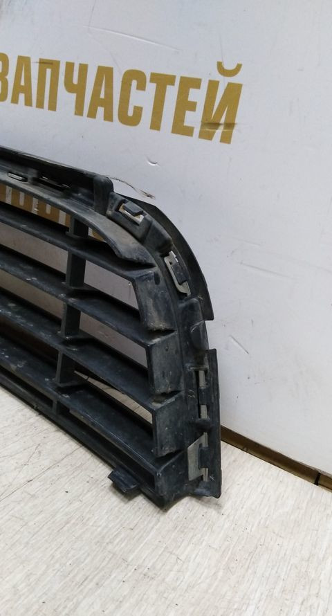 Решетка переднего бампера нижняя Volkswagen Golf 6 09-12 oem 5K0853677