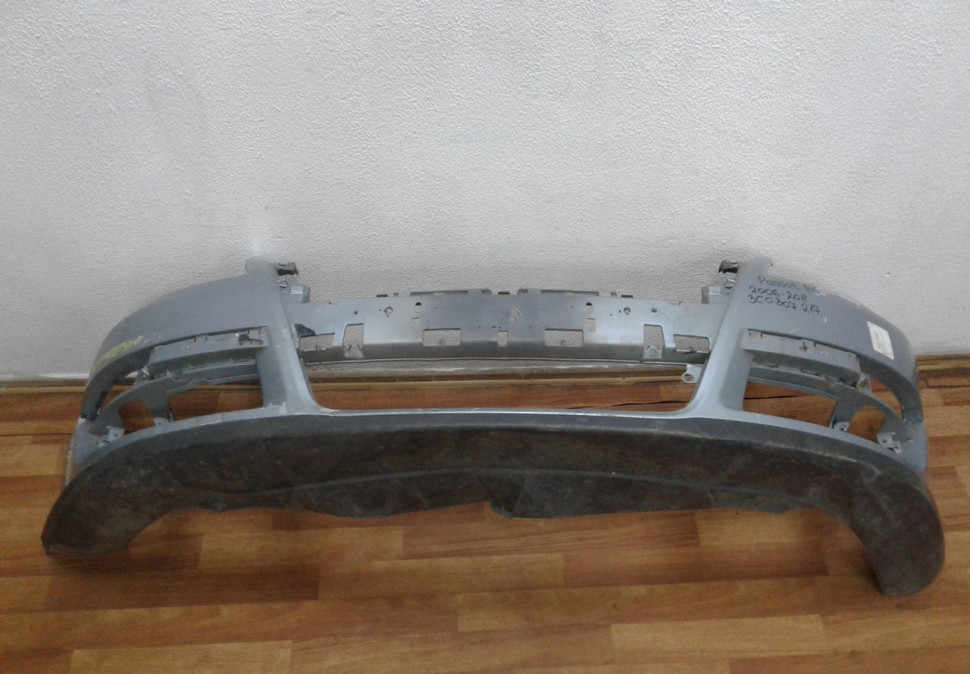 Бампер передний Volkswagen Passat B6 oem 3c0807217