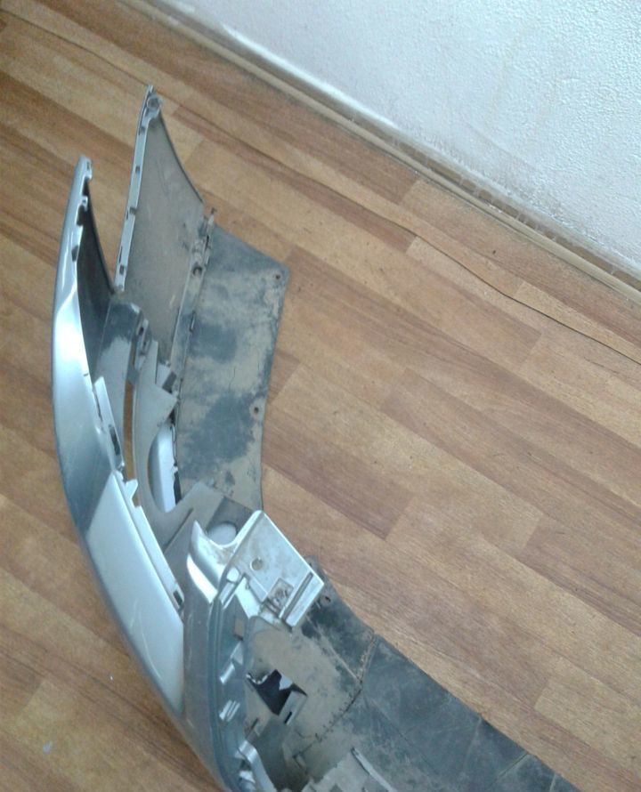 Бампер передний Volkswagen Passat B6 oem 3c0807217