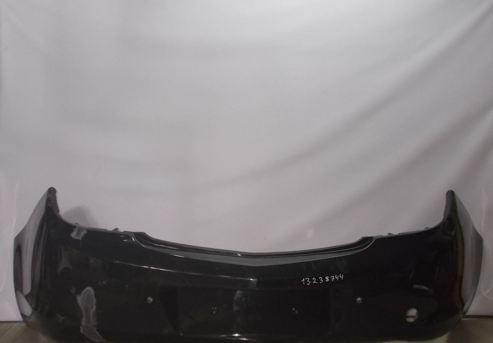 Бампер задний бу Opel Insignia до рестайлинг OEM 13238744