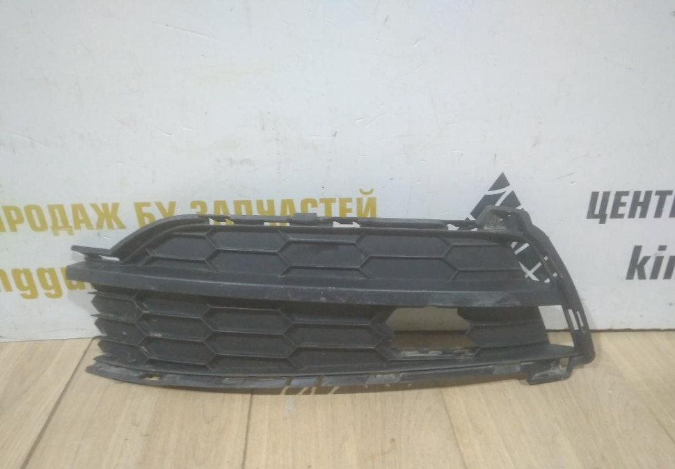 Решетка переднего бампера левая бу Skoda Karoq OEM 57A807367