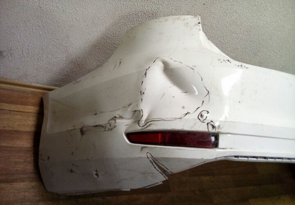 Бампер задний Volkswagen Jetta 6 рест 15- Oem 5CU807301 (вмятина / трещ) Бампер задний Volkswagen Jetta 6 рест 15- Oem 5CU807301 (вмятина / трещ)