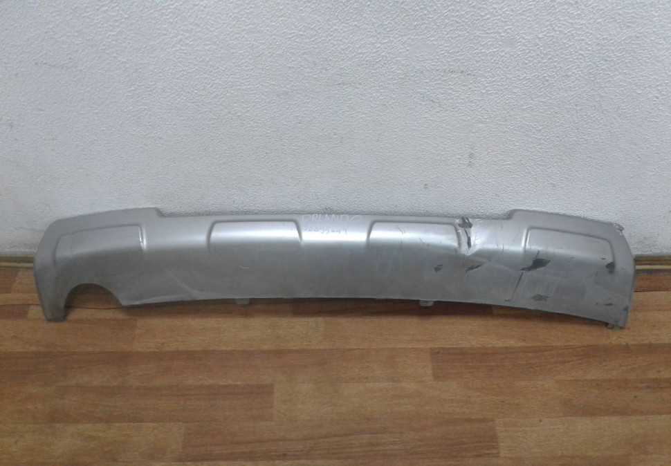 Накладка заднего бампера Chevrolet Orlando oem 96895649 (вмятина) (скл-3)