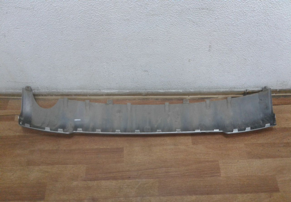 Накладка заднего бампера Chevrolet Orlando oem 96895649 (вмятина) (скл-3)