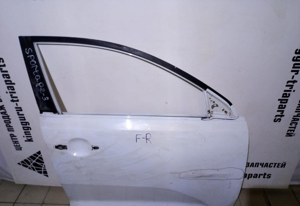 Дверь передняя правая Kia Sportage 3 oem 760043W000 (скл-3)
