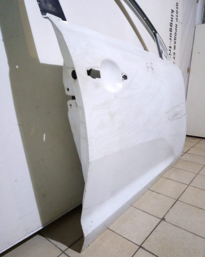 Дверь передняя правая Kia Sportage 3 oem 760043W000 (скл-3)