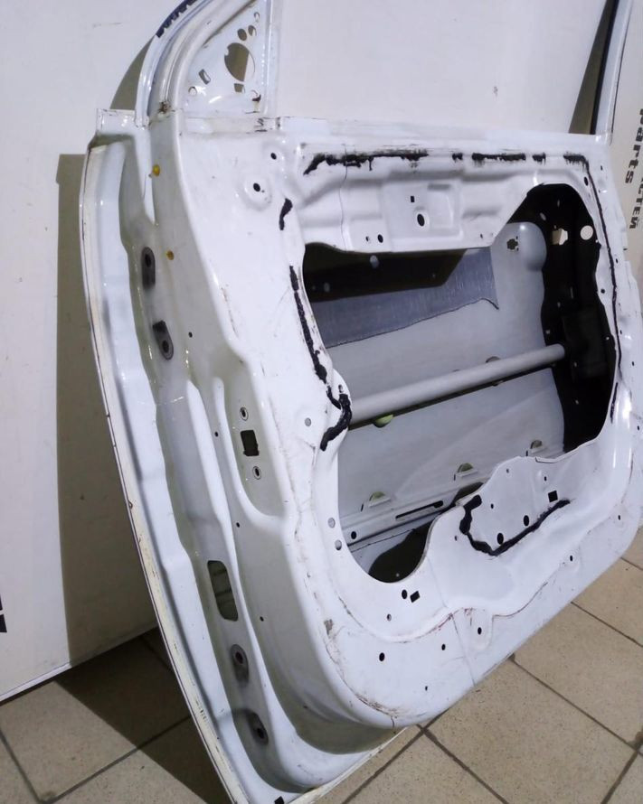 Дверь передняя правая Kia Sportage 3 oem 760043W000 (скл-3)