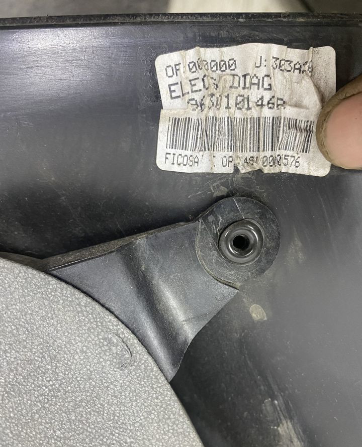 Корпус зеркала правый Renault Master OEM 963010146R