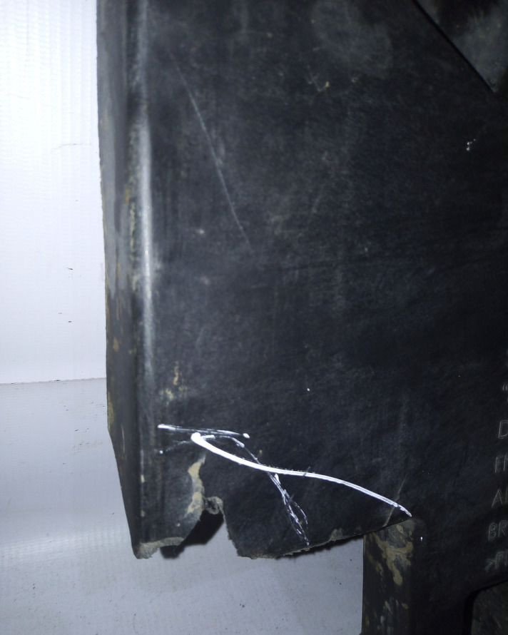 Кронштейн заднего бампера правый Cadillac Escalade 3 oem 102525826 (слом. часть) (скл-3)