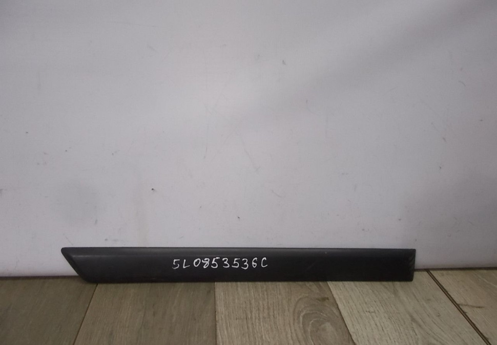 Молдинг двери задний правый бу Skoda Yeti OEM 5L0853536C