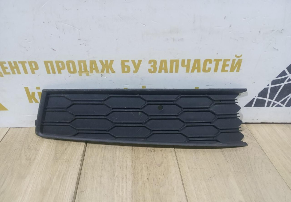 Решетка бампера правая бу Skoda Rapid 2 OEM 60U807682A