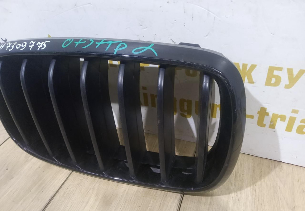 Решетка радиатора правая бу BMW X5 F15 OEM 51117309775 Решетка радиатора правая бу BMW X5 F15 OEM 51117309775