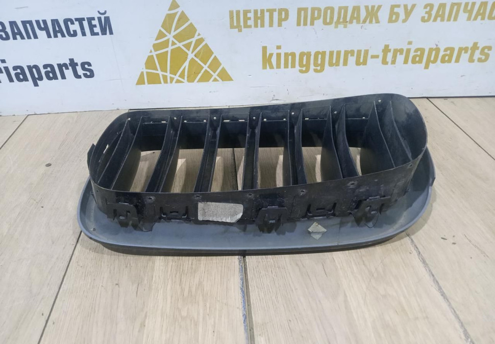 Решетка радиатора правая бу BMW X5 F15 OEM 51117309775 Решетка радиатора правая бу BMW X5 F15 OEM 51117309775