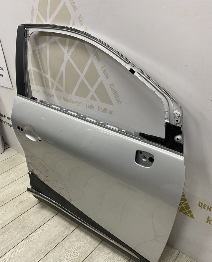 Дверь передняя правая Renault Kaptur OEM 801001400R