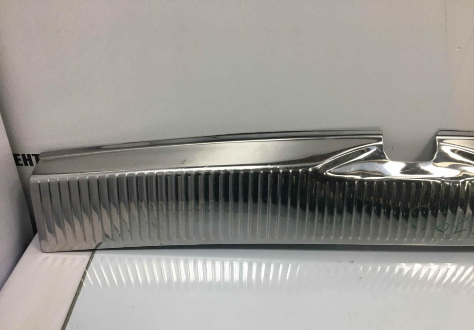 Накладка заднего бампера Volkswagen Multivan Caravelle T6 2015 OEM 7H5863459B Накладка заднего бампера Volkswagen Multivan Caravelle T6 2015 OEM 7H5863459B