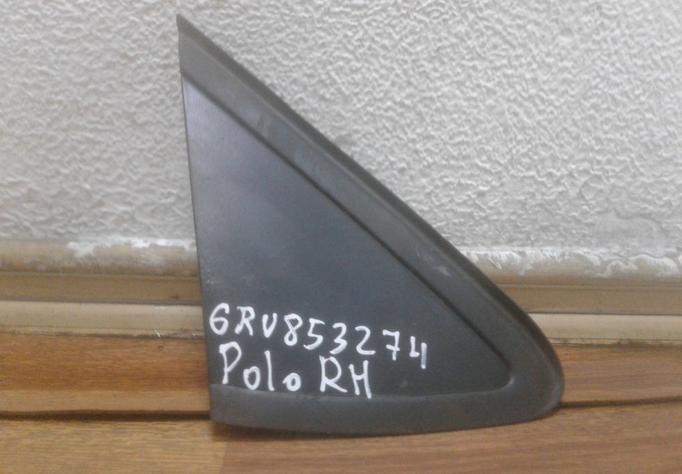 Накладка крыла передняя правая (уголок) Volkswagen Polo oem 6ru853274