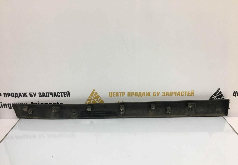 Молдинг двери передний правый BMW X1 F48 OEM 51137352092 Молдинг двери передний правый BMW X1 F48 OEM 51137352092