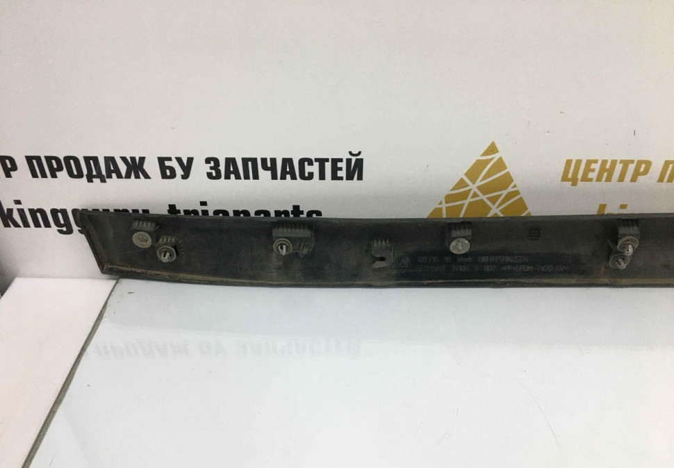 Молдинг двери передний правый BMW X1 F48 OEM 51137352092 Молдинг двери передний правый BMW X1 F48 OEM 51137352092