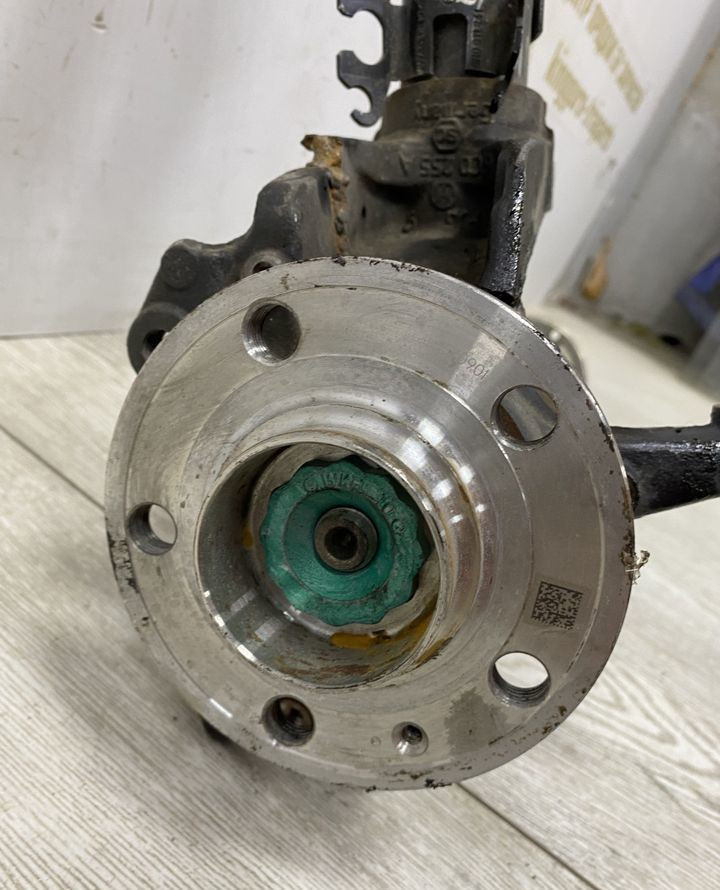 Амортизатор передний Skoda Rapid OEM 6R0413031BF