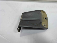 Кронштейн переднего правого крыла Skoda Yeti oem 5L0821142
