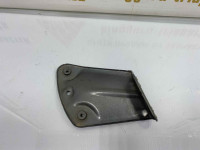 Кронштейн переднего правого крыла Skoda Yeti oem 5L0821142