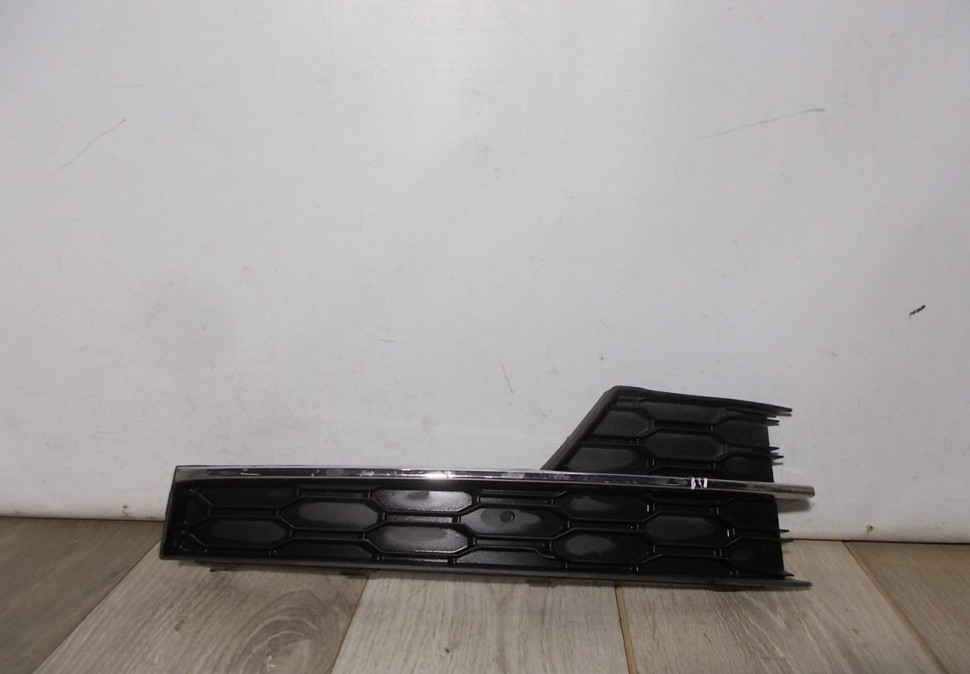 Решетка переднего бампера правая бу Skoda Octavia A7  рестайлинг OEM 5E0807682G