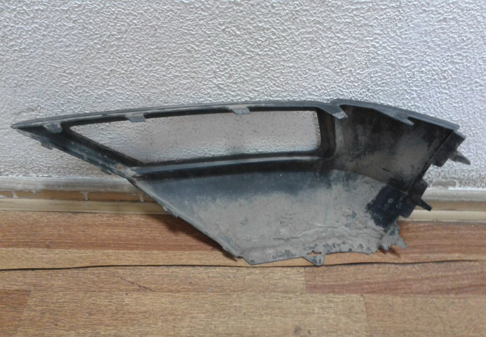 Решетка (рамка) птф правая Volkswagen Tiguan 2 oem 5na8532212 Решетка (рамка) птф правая Volkswagen Tiguan 2 oem 5na8532212