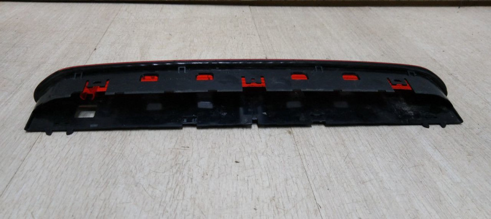 Дополнительный стоп-сигнал Volkswagen Golf 7 2012> oem 5G0945087B Дополнительный стоп-сигнал Volkswagen Golf 7 2012> oem 5G0945087B