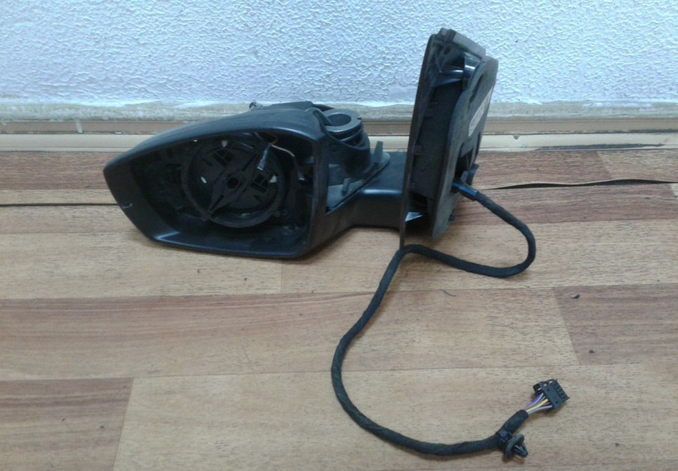 Корпус зеркала левый Volkswagen Polo седан (мал. дефект)