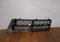 Решетка переднего бампера правая бу BMW 5 F10 до рестайлинг OEM 51117200698