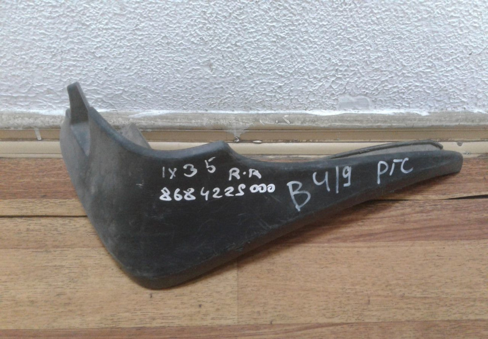 Брызговик задний правый Hyundai ix35 oem 868422s000