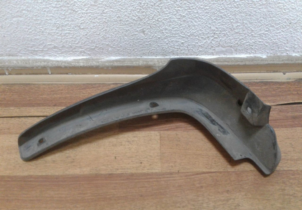 Брызговик задний правый Hyundai ix35 oem 868422s000