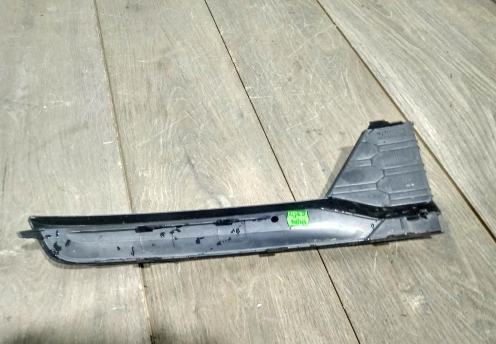 Решетка бампера левая бу Skoda Rapid рестайлинг OEM 5JA807681A