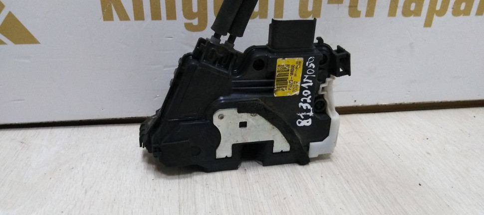 Замок двери передний правый Kia Cerato 2 09-13 oem 813201M050