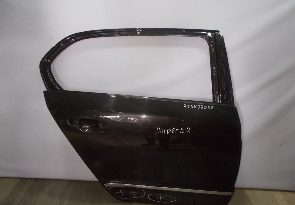 Дверь задняя правая бу Skoda Superb OEM 3T5833052A