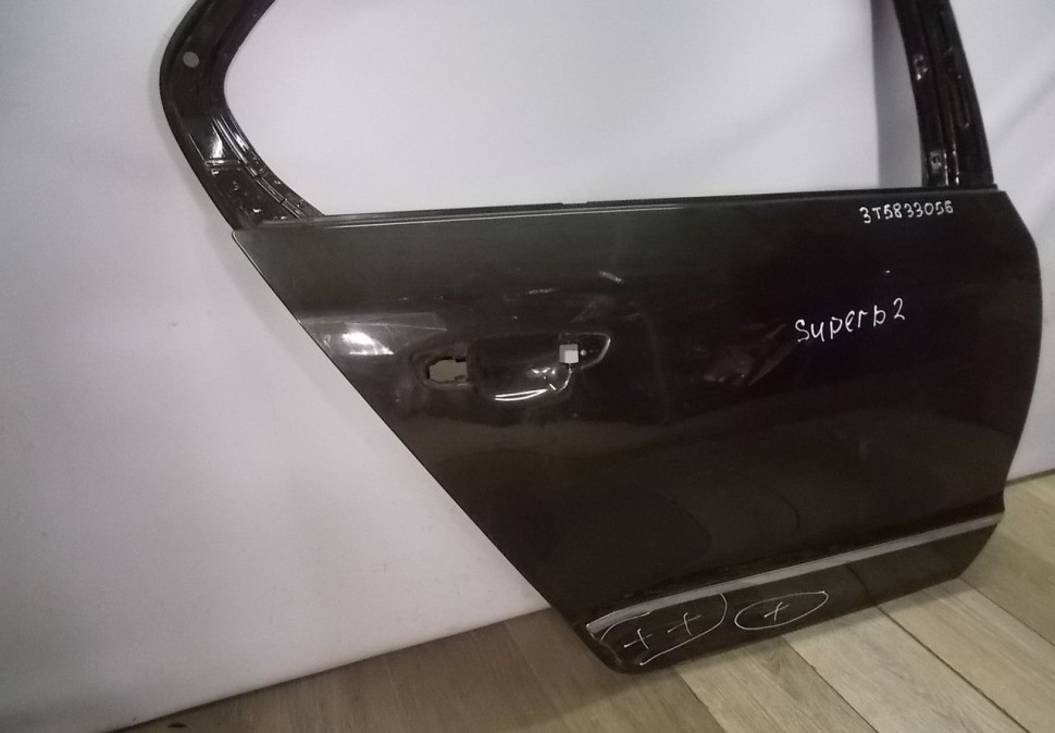 Дверь задняя правая бу Skoda Superb OEM 3T5833052A