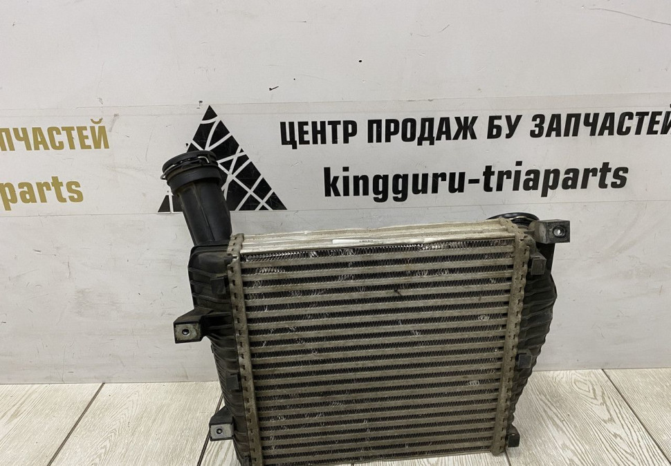 Интеркулер правый Volkswagen Touareg 2 2018 oem 7P0145804B