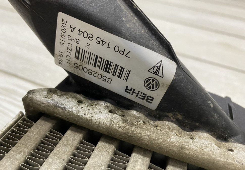 Интеркулер правый Volkswagen Touareg 2 2018 oem 7P0145804B