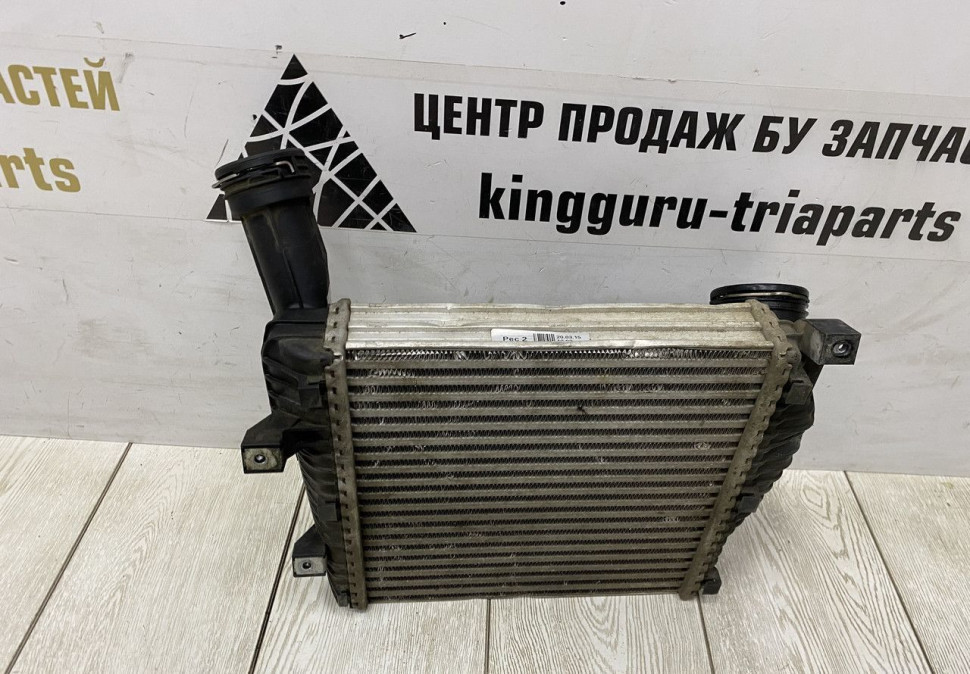 Интеркулер правый Volkswagen Touareg 2 2018 oem 7P0145804B Интеркулер правый Volkswagen Touareg 2 2018 oem 7P0145804B