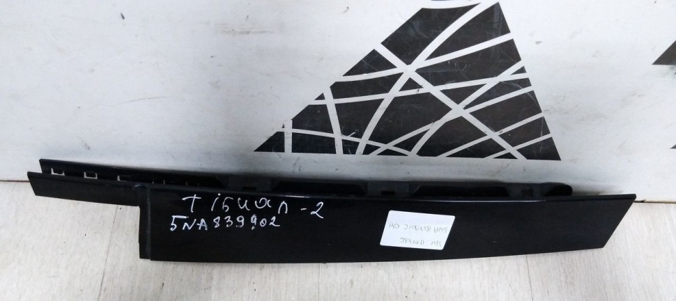 Молдинг рамки двери задний правый Volkswagen Tiguan 2 (16-20) oem 5na839902 Молдинг рамки двери задний правый Volkswagen Tiguan 2 (16-20) oem 5na839902