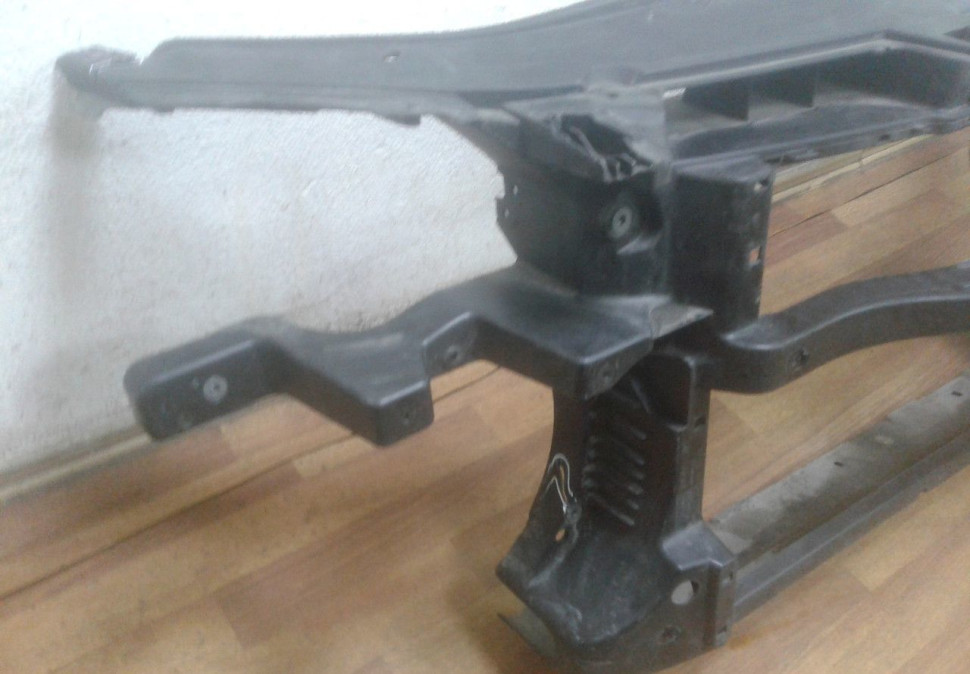 Панель передняя Volkswagen Passat B6 (05-11) oem 3c0805594 (трещина)