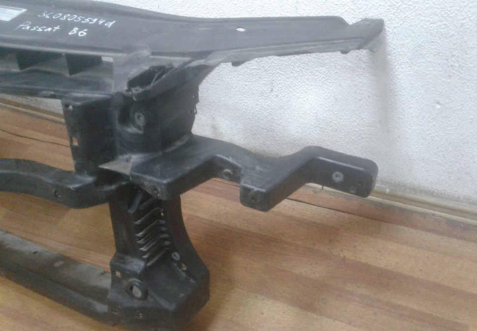 Панель передняя Volkswagen Passat B6 (05-11) oem 3c0805594 (трещина)