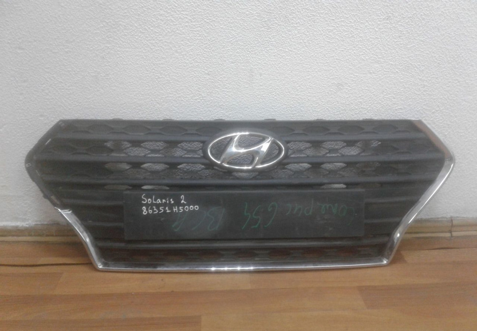 Решетка радиатора Hyundai Solaris 2 oem 86351H5000 (слом.часть хрома) (скл-3)