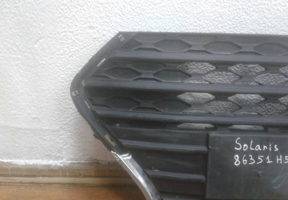 Решетка радиатора Hyundai Solaris 2 oem 86351H5000 (слом.часть хрома) (скл-3) Решетка радиатора Hyundai Solaris 2 oem 86351H5000 (слом.часть хрома) (скл-3)