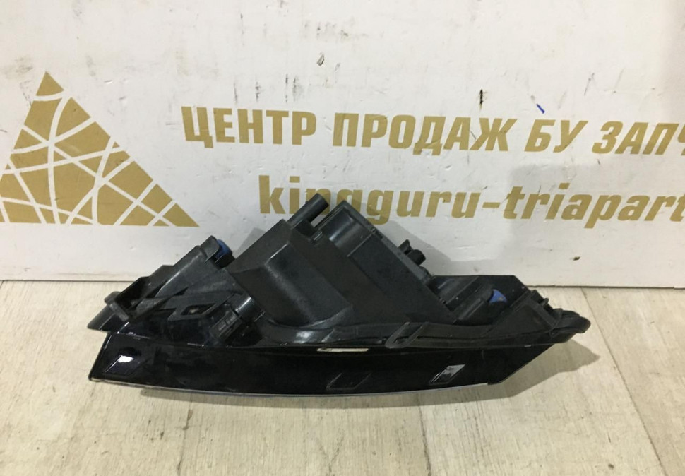 Фара LED ЛЕД противотуманная правая Skoda Octavia A8 OEM 5E3941700