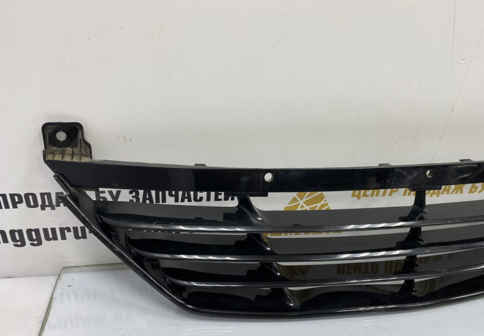 Решетка переднего бампера нижняя Hyundai IX35 2010 OEM 865612Y000 Решетка переднего бампера нижняя Hyundai IX35 2010 OEM 865612Y000