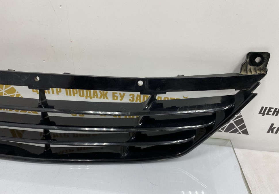 Решетка переднего бампера нижняя Hyundai IX35 2010 OEM 865612Y000 Решетка переднего бампера нижняя Hyundai IX35 2010 OEM 865612Y000